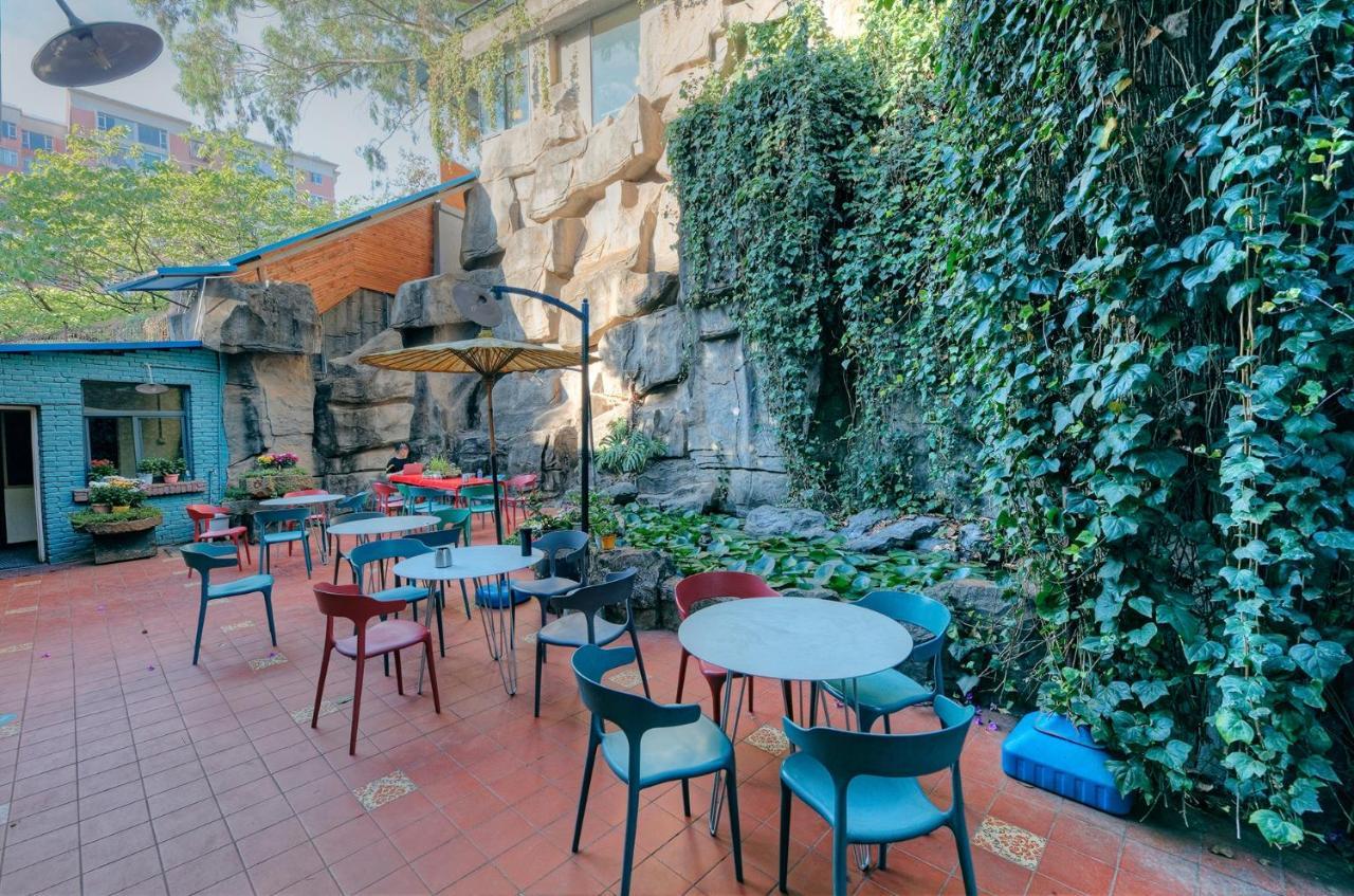 Kunming Upland International Youth Hostel Near The City Center ,2 Mins Walk To The Subway, 2 Mins Walk To The Green Lake, Close To Yuan Tong Temple, Old Street, Yunnan University, Convenient Payment And Visa Cards Are Accepted Exterior foto