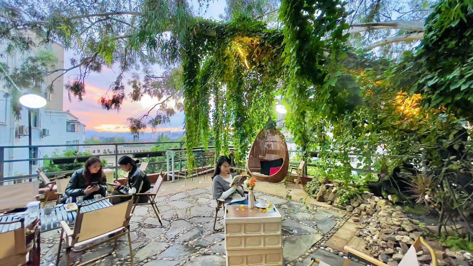 Kunming Upland International Youth Hostel Near The City Center ,2 Mins Walk To The Subway, 2 Mins Walk To The Green Lake, Close To Yuan Tong Temple, Old Street, Yunnan University, Convenient Payment And Visa Cards Are Accepted Exterior foto
