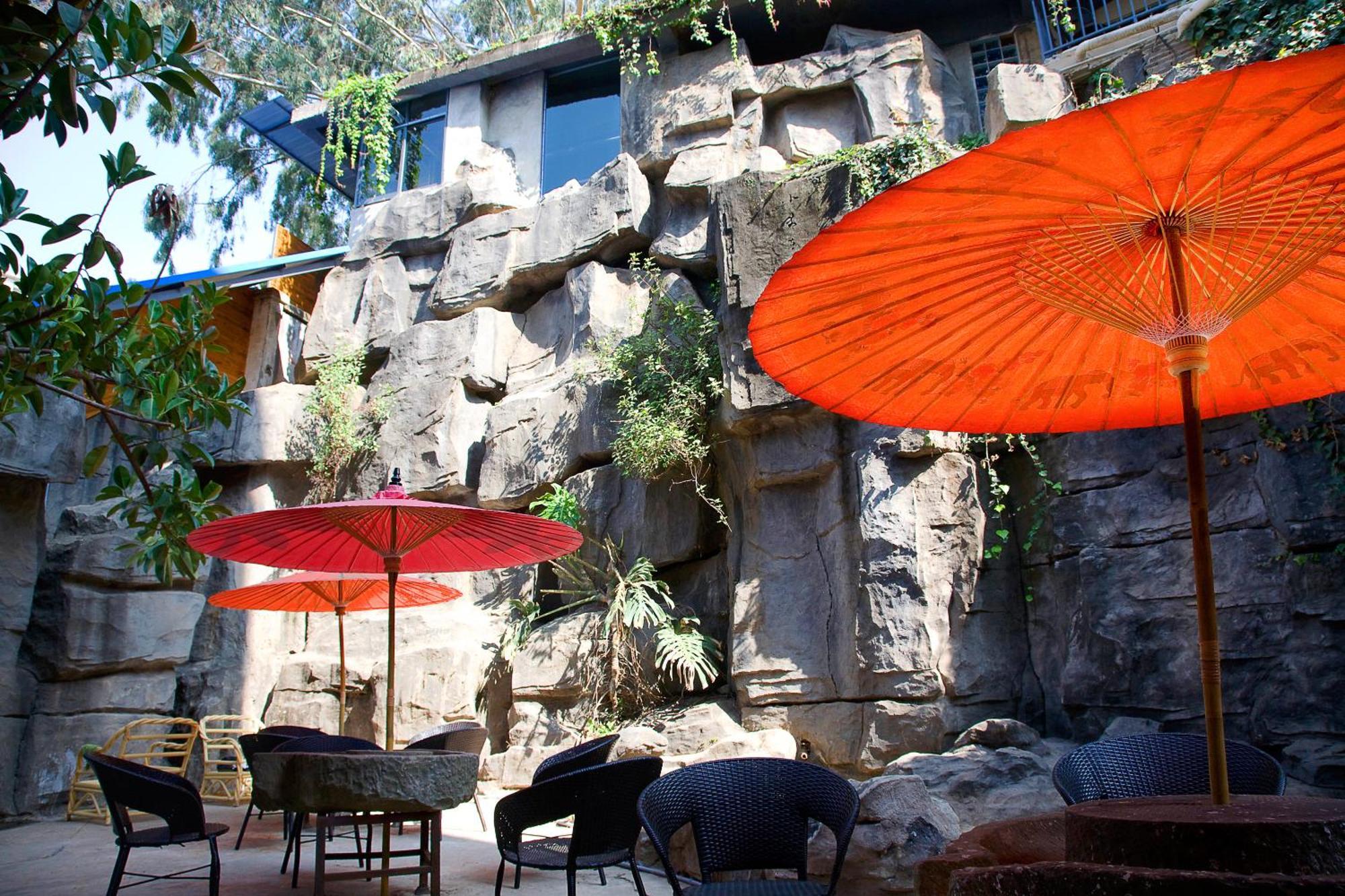 Kunming Upland International Youth Hostel Near The City Center ,2 Mins Walk To The Subway, 2 Mins Walk To The Green Lake, Close To Yuan Tong Temple, Old Street, Yunnan University, Convenient Payment And Visa Cards Are Accepted Exterior foto